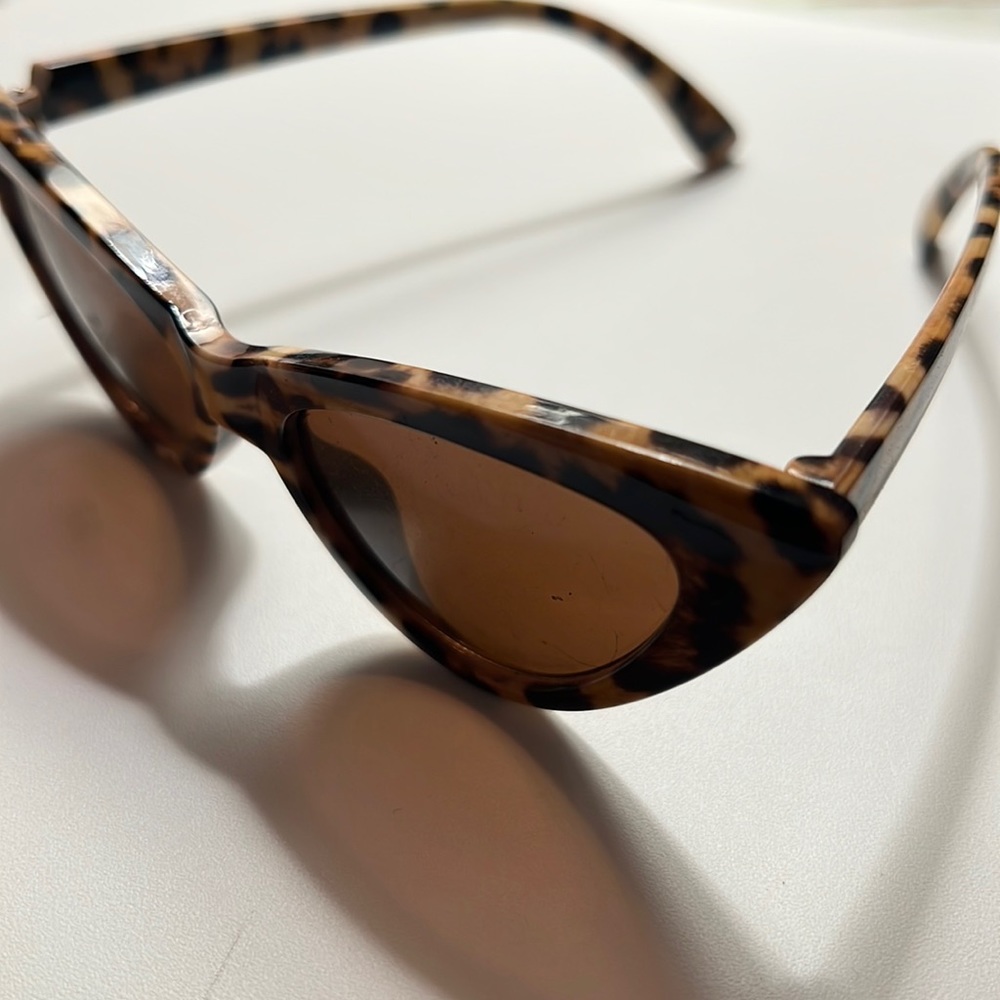 Used leopard print tan tint sunglasses